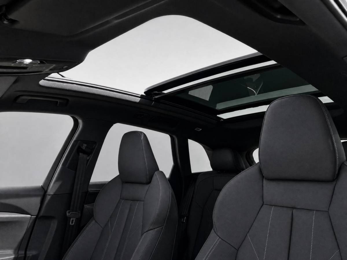 Audi Q5 Audi Q5 2.0TFSIe-hybrid 220kW/299PK quattro S Line · Panoramadak · Trekhaak · 360°Camera + Parkeersensoren · Leder · Garantie t/m 17-05-2030 of 120000km.
