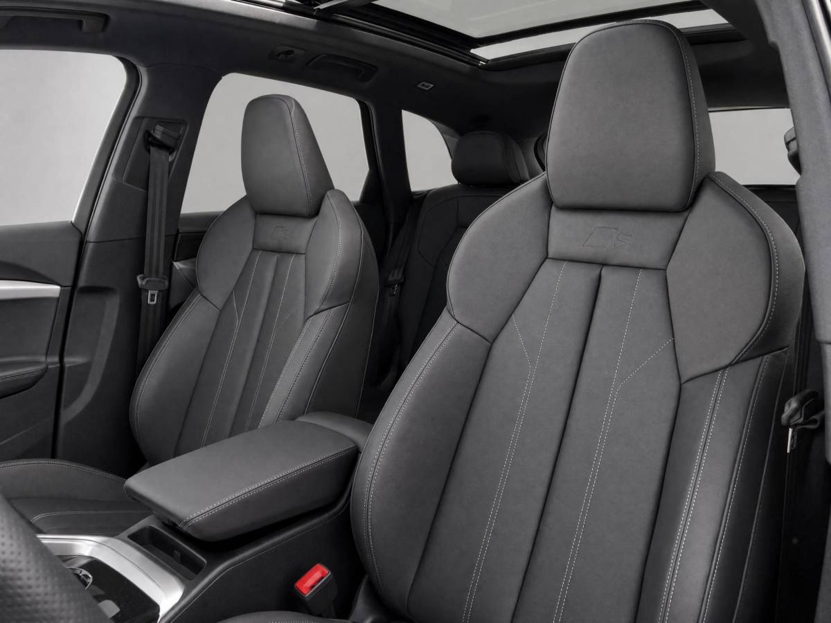 Audi Q5 Audi Q5 2.0TFSIe-hybrid 220kW/299PK quattro S Line · Panoramadak · Trekhaak · 360°Camera + Parkeersensoren · Leder · Garantie t/m 17-05-2030 of 120000km.