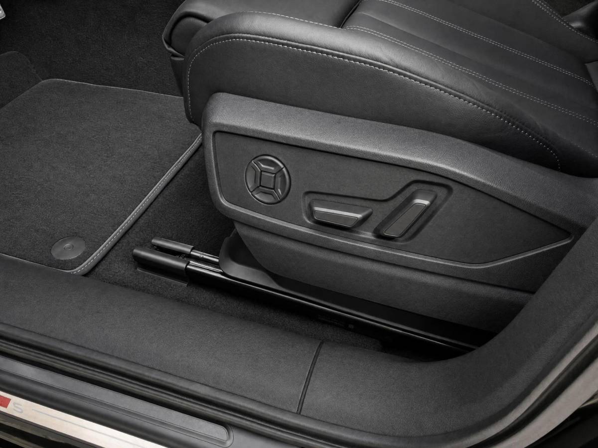 Audi Q5 Audi Q5 2.0TFSIe-hybrid 220kW/299PK quattro S Line · Panoramadak · Trekhaak · 360°Camera + Parkeersensoren · Leder · Garantie t/m 17-05-2030 of 120000km.