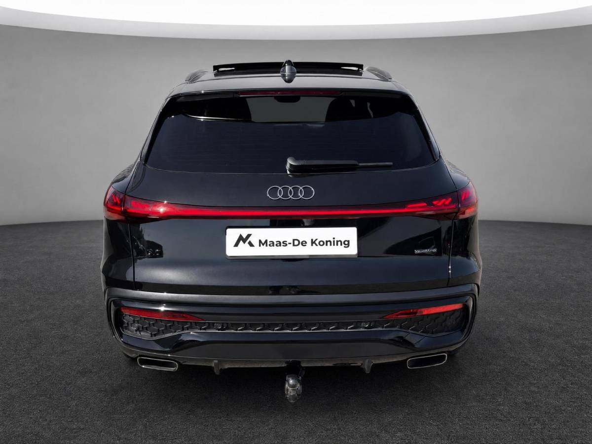 Audi Q5 Audi Q5 2.0TFSIe-hybrid 220kW/299PK quattro S Line · Panoramadak · Trekhaak · 360°Camera + Parkeersensoren · Leder · Garantie t/m 17-05-2030 of 120000km.