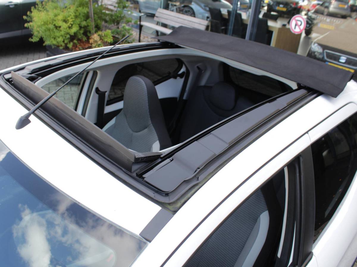 Toyota Aygo Toyota Aygo 1.0 VVT-i x-joy cabrio Automaat | Carplay / Android Auto | Clima | Camera