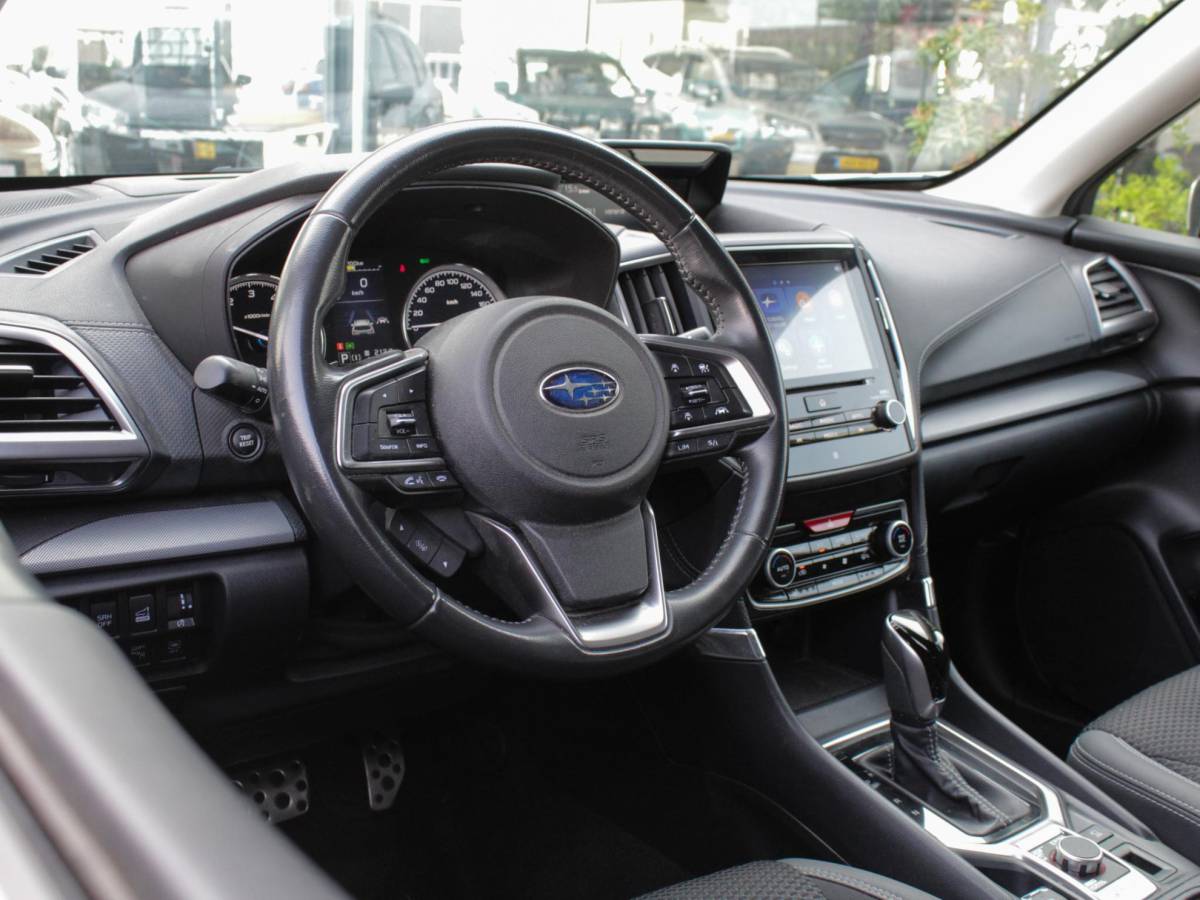 Subaru Forester Subaru Forester 2.0i e-BOXER Luxury | Carplay Navigatie | Camera | Clima | Trekhaak