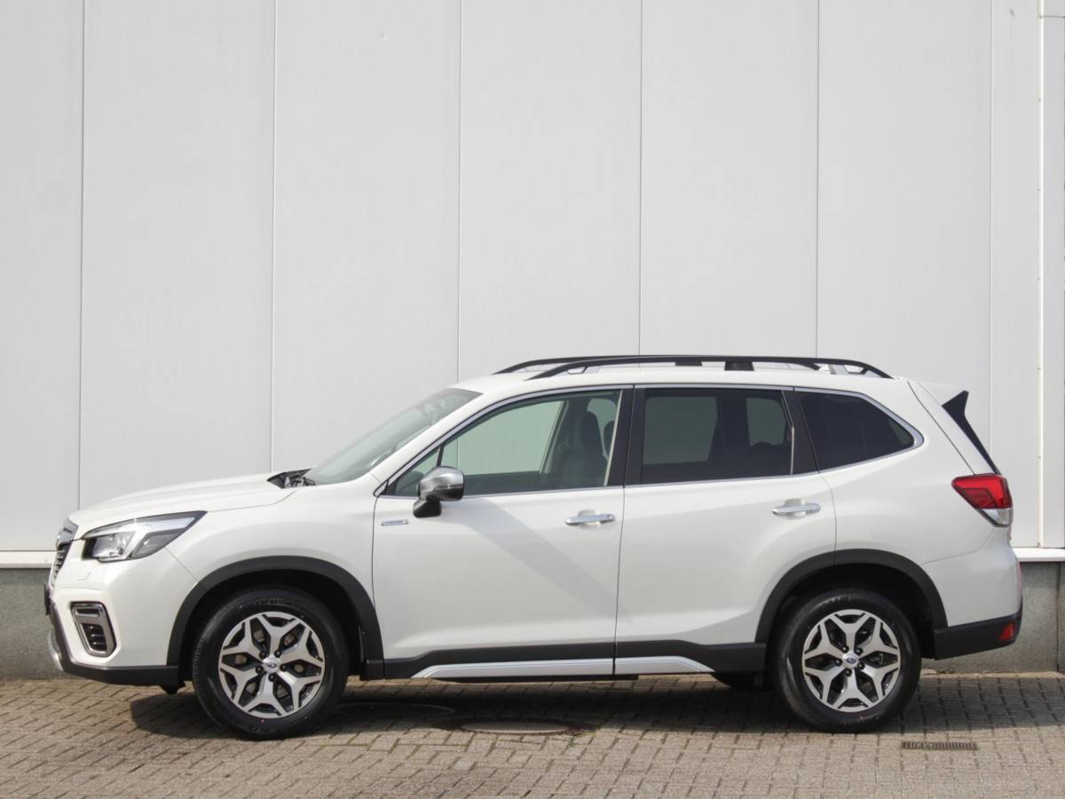 Subaru Forester Subaru Forester 2.0i e-BOXER Luxury | Carplay Navigatie | Camera | Clima | Trekhaak