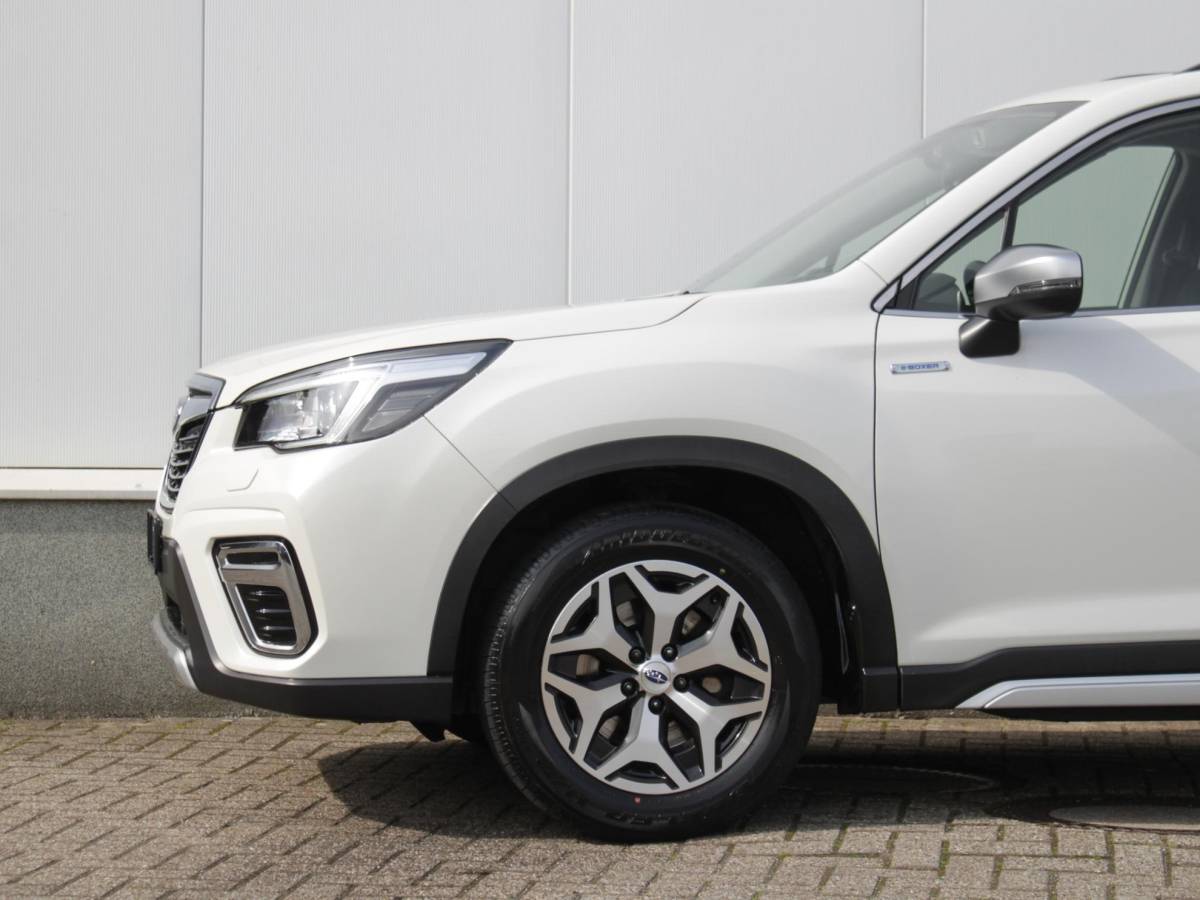Subaru Forester Subaru Forester 2.0i e-BOXER Luxury | Carplay Navigatie | Camera | Clima | Trekhaak