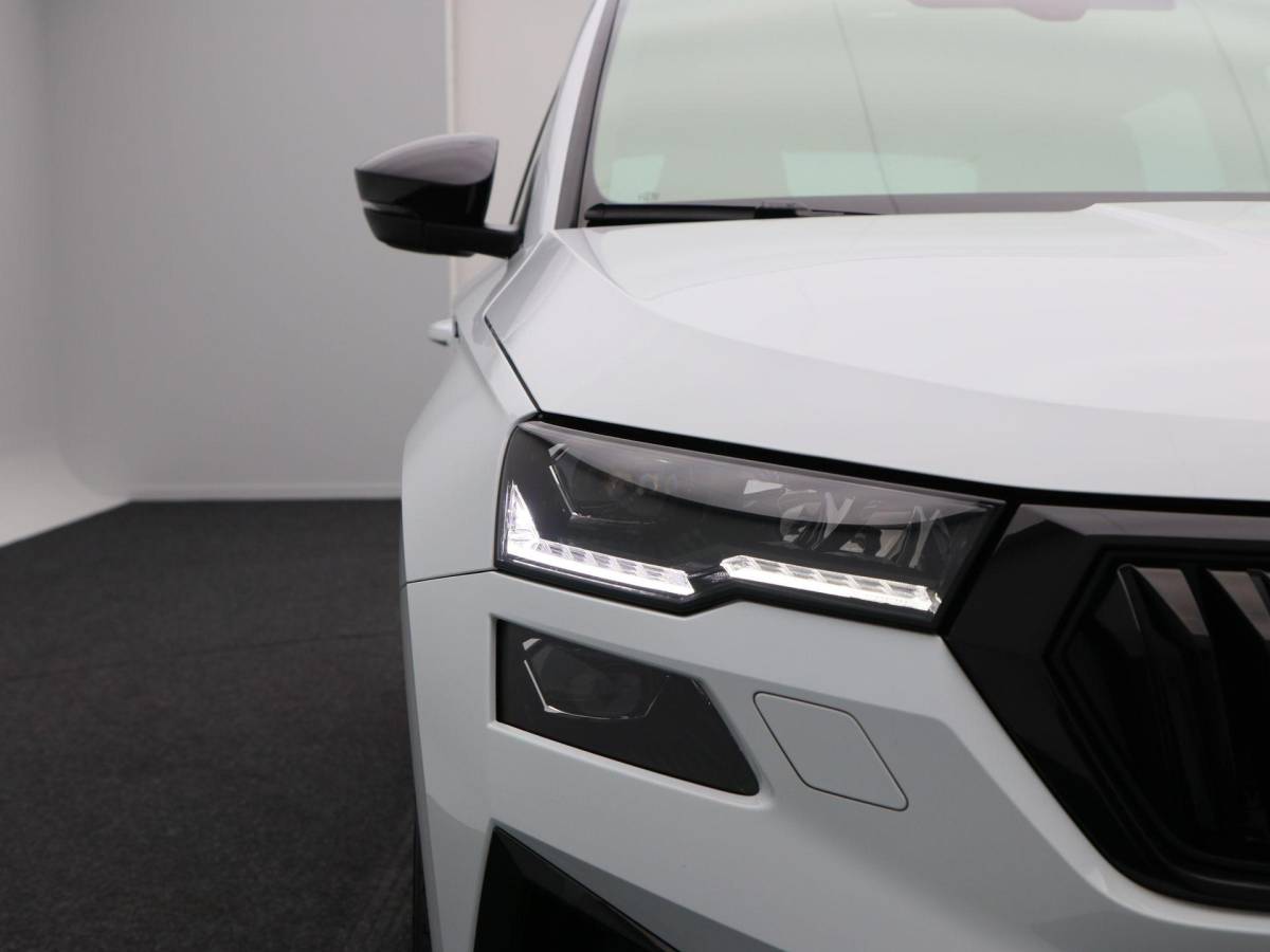 Škoda Karoq Skoda Karoq 1.5 TSi 150 Pk Automaat Sportline Business | Trekhaak | Stoel/Stuurverwarming | Panorama dak | Matrix LED | Camera | CarPlay | Parkeersensoren | 18 Inch | 50.137 Km !!