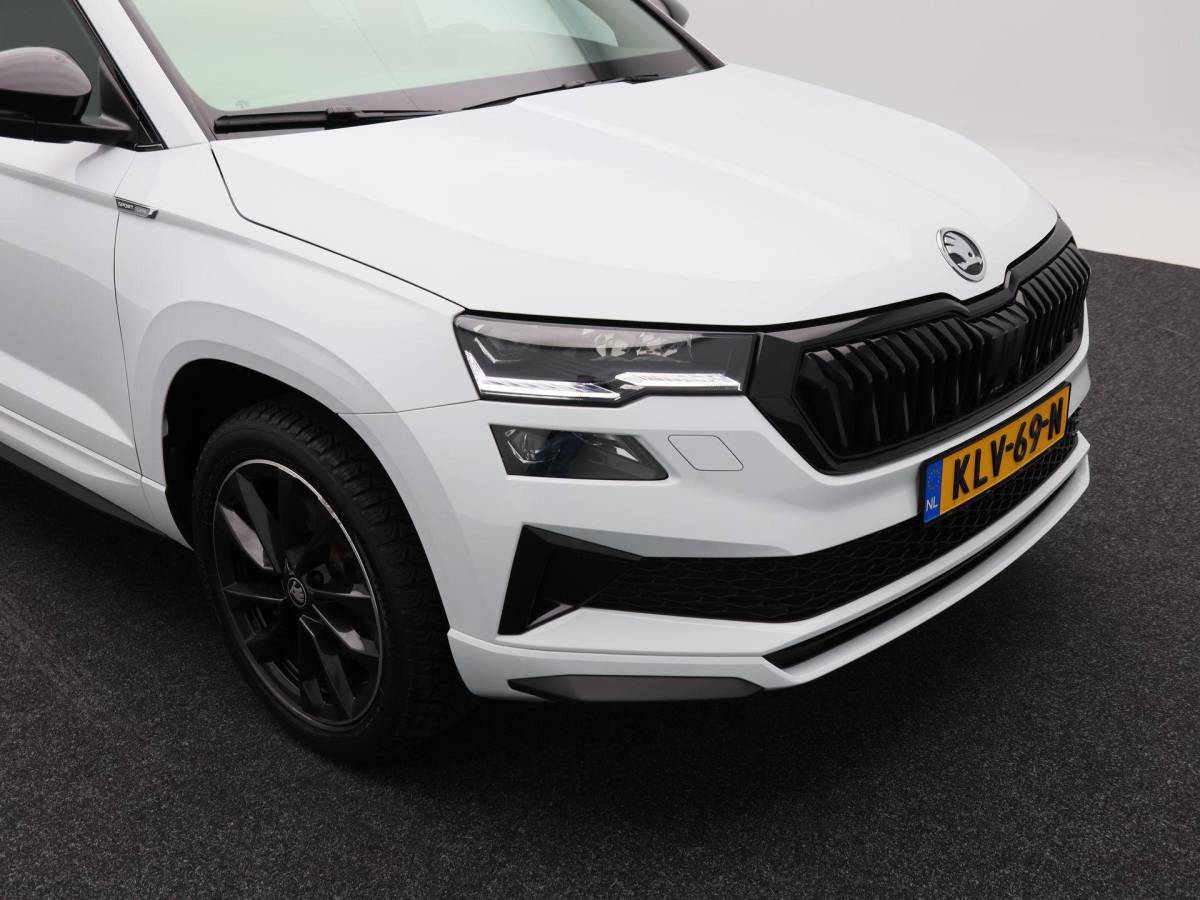 Škoda Karoq Skoda Karoq 1.5 TSi 150 Pk Automaat Sportline Business | Trekhaak | Stoel/Stuurverwarming | Panorama dak | Matrix LED | Camera | CarPlay | Parkeersensoren | 18 Inch | 50.137 Km !!