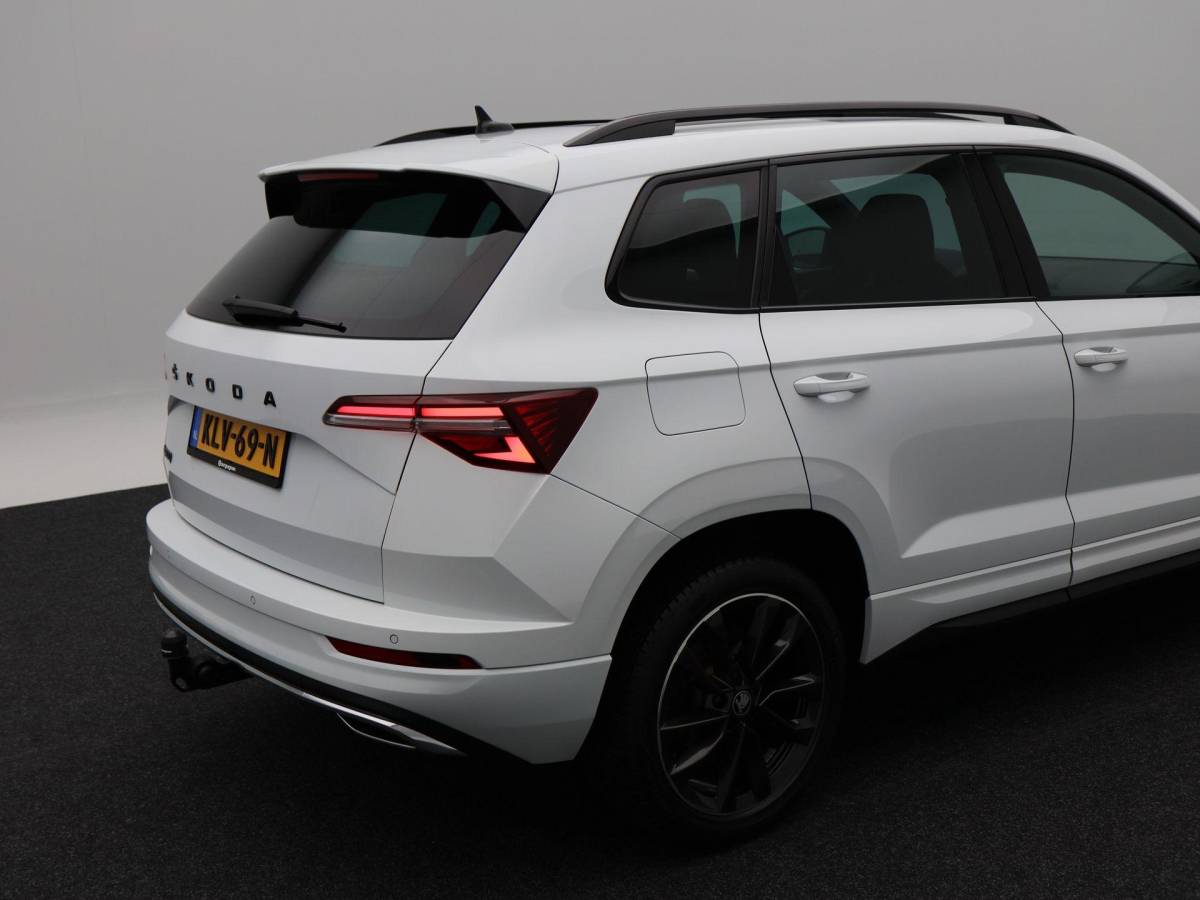Škoda Karoq Skoda Karoq 1.5 TSi 150 Pk Automaat Sportline Business | Trekhaak | Stoel/Stuurverwarming | Panorama dak | Matrix LED | Camera | CarPlay | Parkeersensoren | 18 Inch | 50.137 Km !!