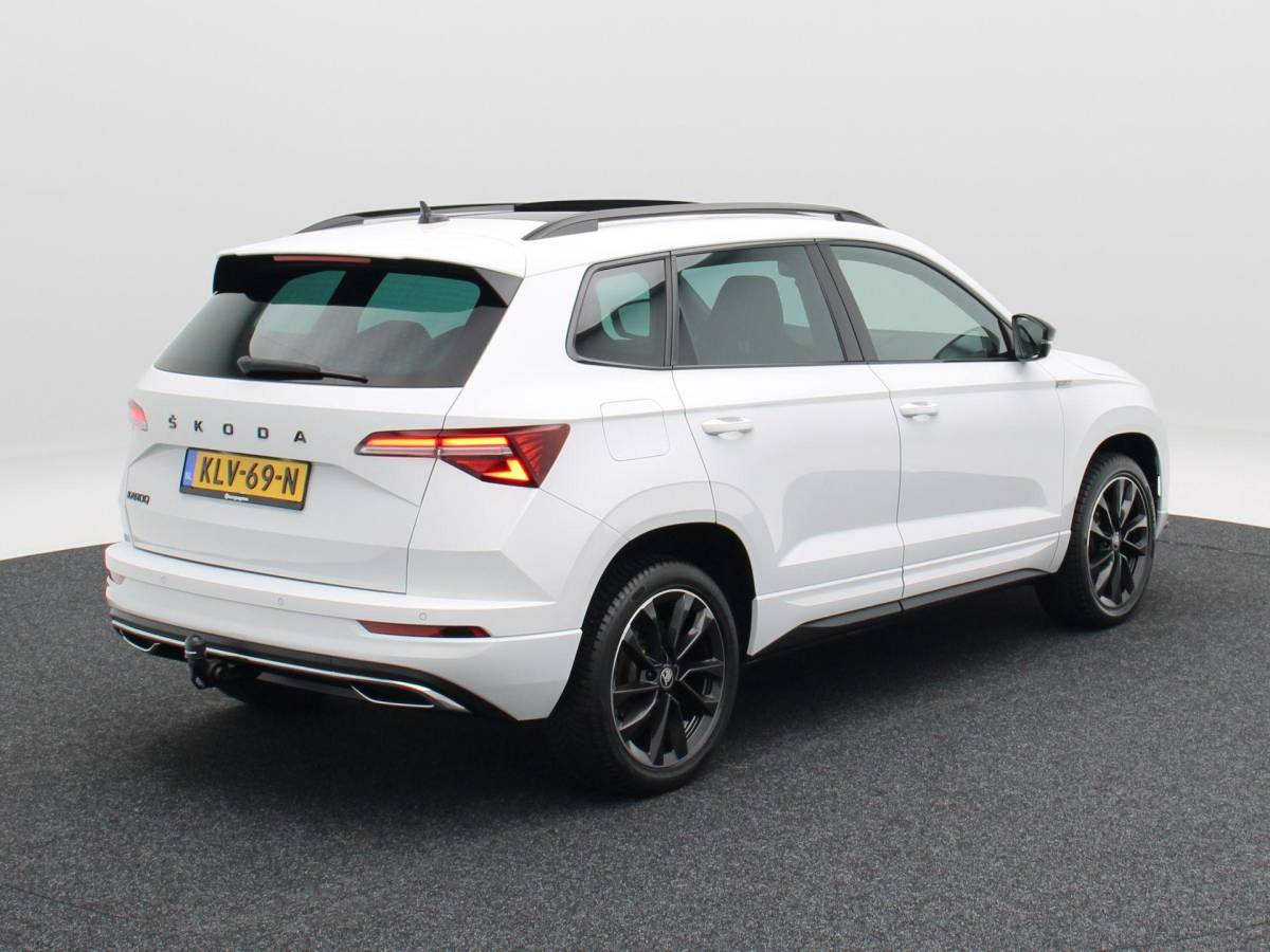 Škoda Karoq Skoda Karoq 1.5 TSi 150 Pk Automaat Sportline Business | Trekhaak | Stoel/Stuurverwarming | Panorama dak | Matrix LED | Camera | CarPlay | Parkeersensoren | 18 Inch | 50.137 Km !!