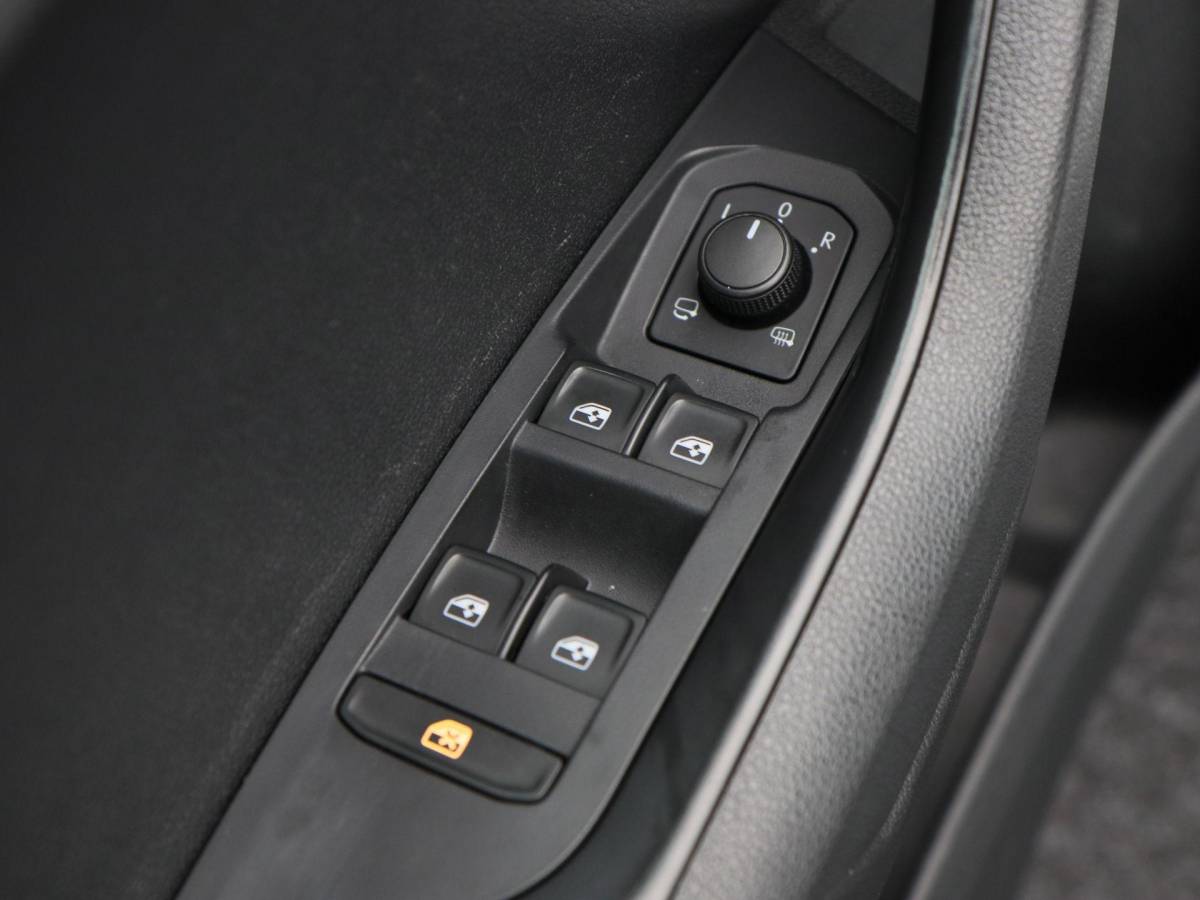 Škoda Karoq Skoda Karoq 1.5 TSi 150 Pk Automaat Sportline Business | Trekhaak | Stoel/Stuurverwarming | Panorama dak | Matrix LED | Camera | CarPlay | Parkeersensoren | 18 Inch | 50.137 Km !!