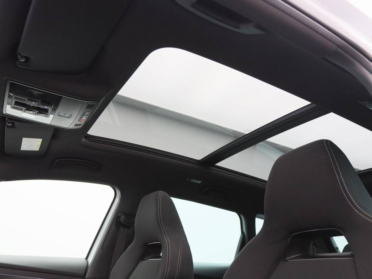 Škoda Karoq Skoda Karoq 1.5 TSi 150 Pk Automaat Sportline Business | Trekhaak | Stoel/Stuurverwarming | Panorama dak | Matrix LED | Camera | CarPlay | Parkeersensoren | 18 Inch | 50.137 Km !!