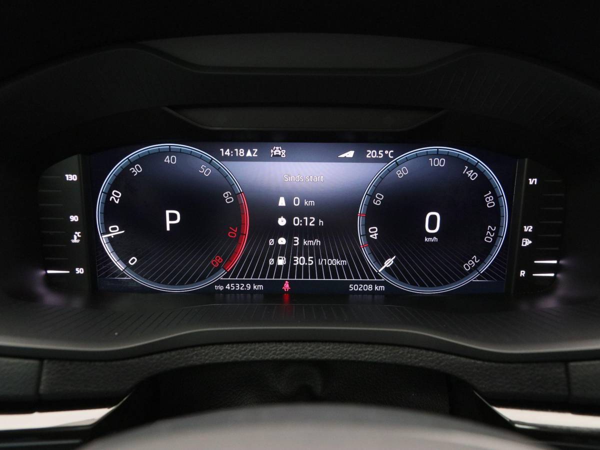Škoda Karoq Skoda Karoq 1.5 TSi 150 Pk Automaat Sportline Business | Trekhaak | Stoel/Stuurverwarming | Panorama dak | Matrix LED | Camera | CarPlay | Parkeersensoren | 18 Inch | 50.137 Km !!