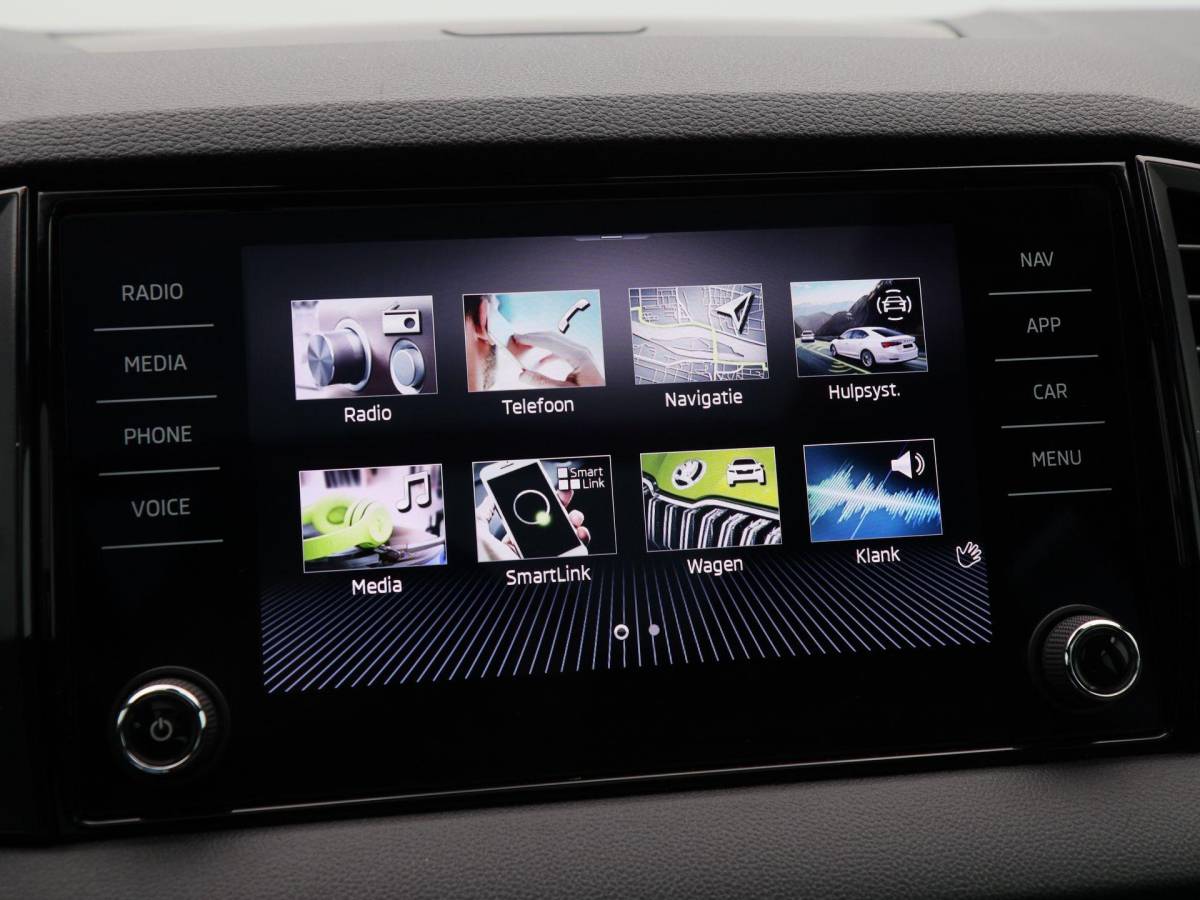 Škoda Karoq Skoda Karoq 1.5 TSi 150 Pk Automaat Sportline Business | Trekhaak | Stoel/Stuurverwarming | Panorama dak | Matrix LED | Camera | CarPlay | Parkeersensoren | 18 Inch | 50.137 Km !!