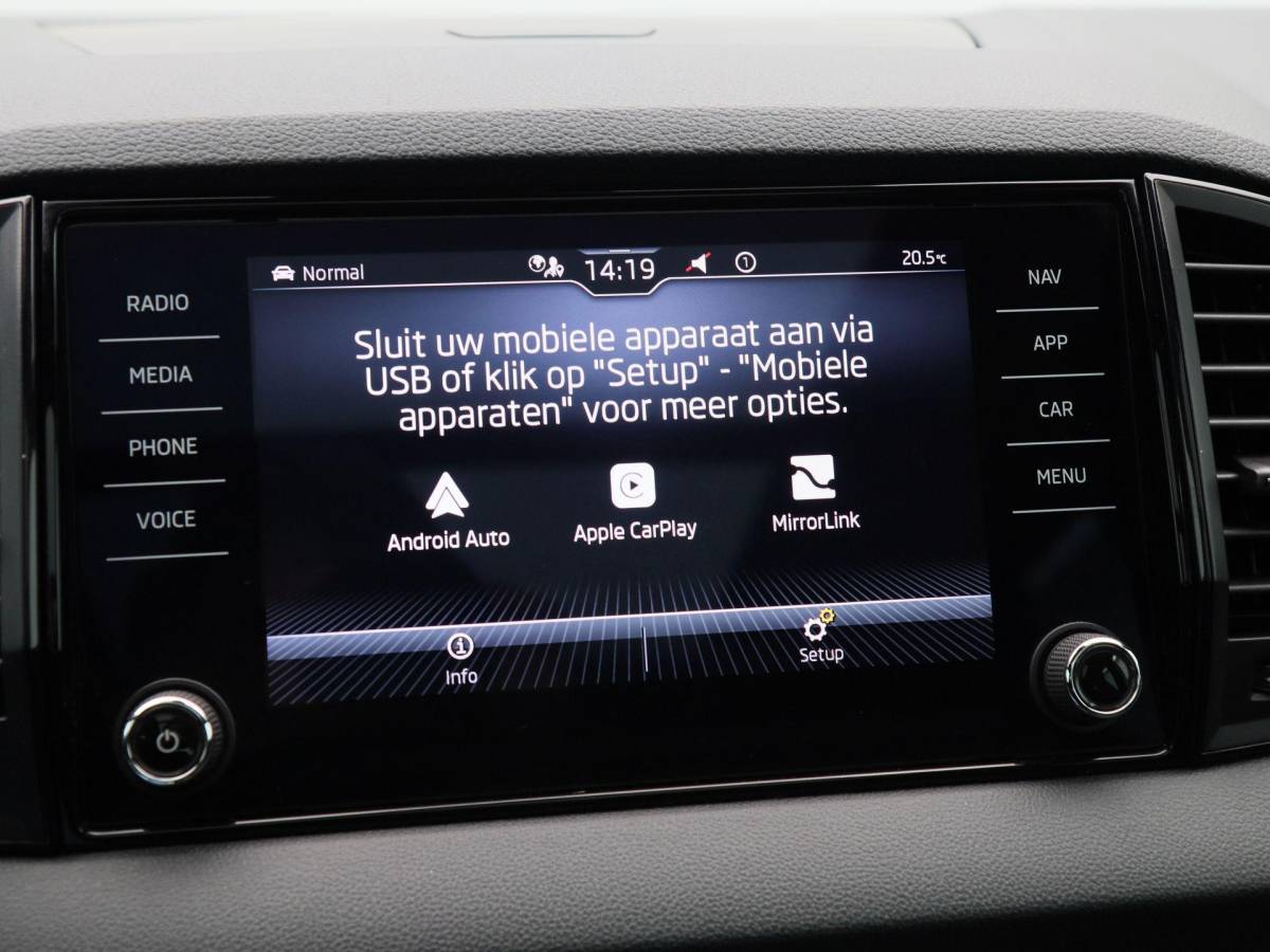 Škoda Karoq Skoda Karoq 1.5 TSi 150 Pk Automaat Sportline Business | Trekhaak | Stoel/Stuurverwarming | Panorama dak | Matrix LED | Camera | CarPlay | Parkeersensoren | 18 Inch | 50.137 Km !!