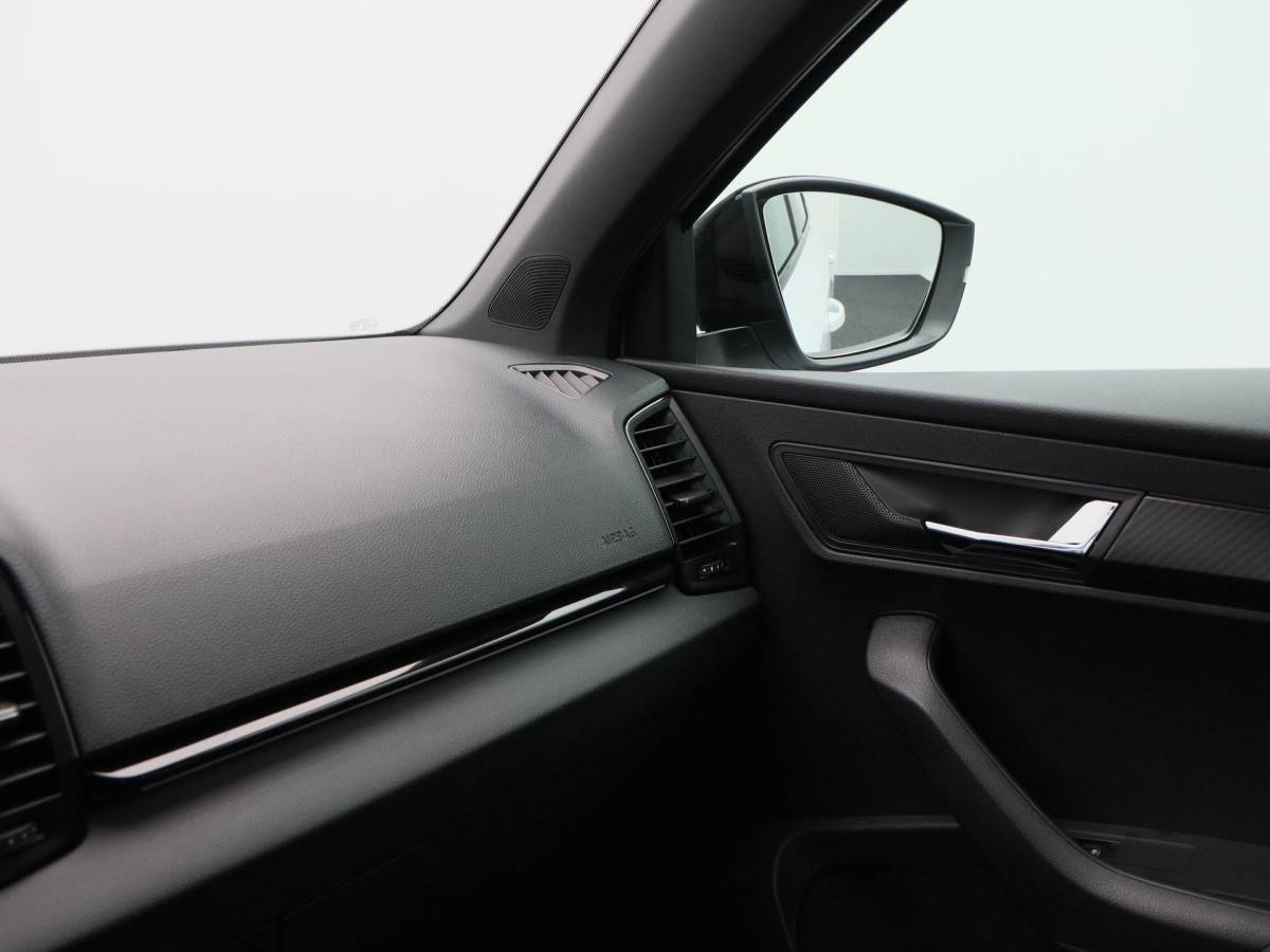 Škoda Karoq Skoda Karoq 1.5 TSi 150 Pk Automaat Sportline Business | Trekhaak | Stoel/Stuurverwarming | Panorama dak | Matrix LED | Camera | CarPlay | Parkeersensoren | 18 Inch | 50.137 Km !!