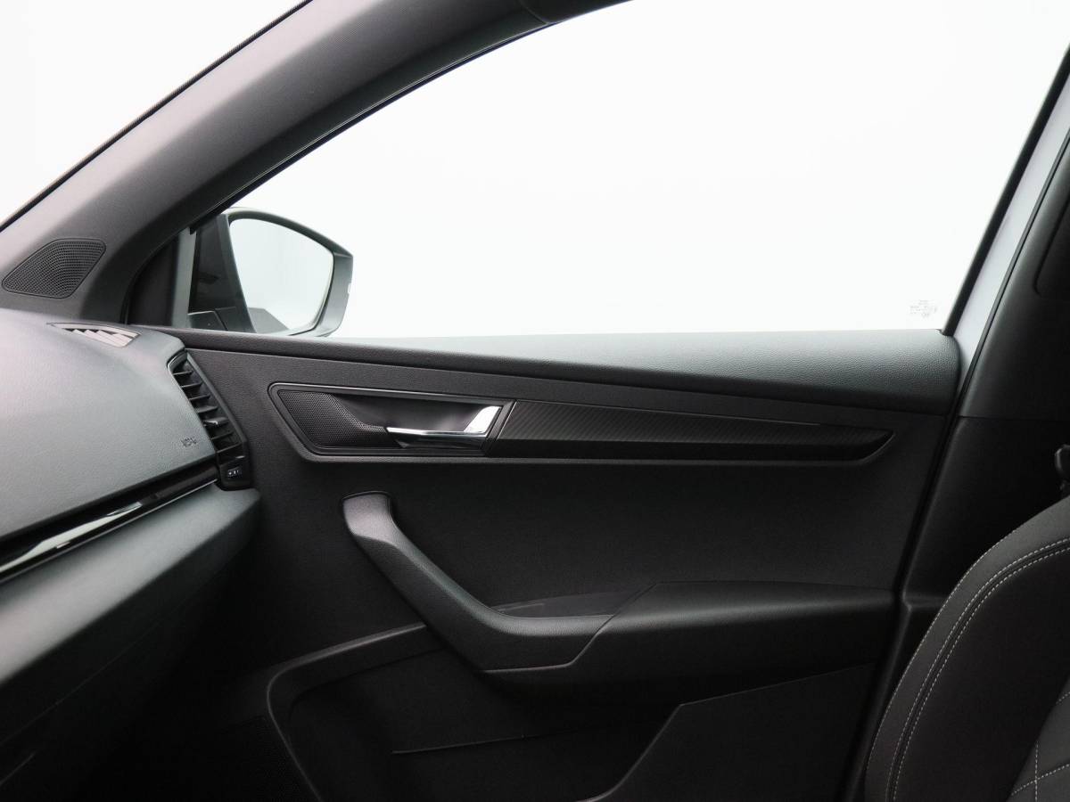 Škoda Karoq Skoda Karoq 1.5 TSi 150 Pk Automaat Sportline Business | Trekhaak | Stoel/Stuurverwarming | Panorama dak | Matrix LED | Camera | CarPlay | Parkeersensoren | 18 Inch | 50.137 Km !!