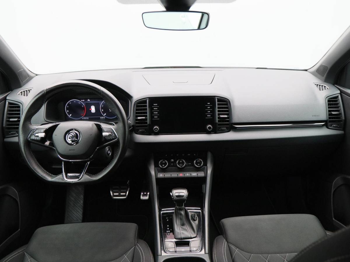 Škoda Karoq Skoda Karoq 1.5 TSi 150 Pk Automaat Sportline Business | Trekhaak | Stoel/Stuurverwarming | Panorama dak | Matrix LED | Camera | CarPlay | Parkeersensoren | 18 Inch | 50.137 Km !!