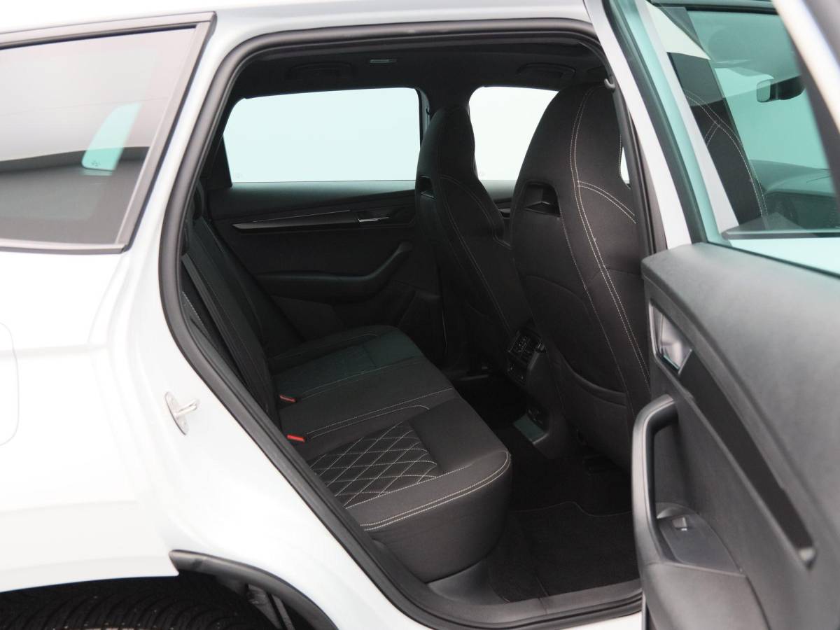 Škoda Karoq Skoda Karoq 1.5 TSi 150 Pk Automaat Sportline Business | Trekhaak | Stoel/Stuurverwarming | Panorama dak | Matrix LED | Camera | CarPlay | Parkeersensoren | 18 Inch | 50.137 Km !!