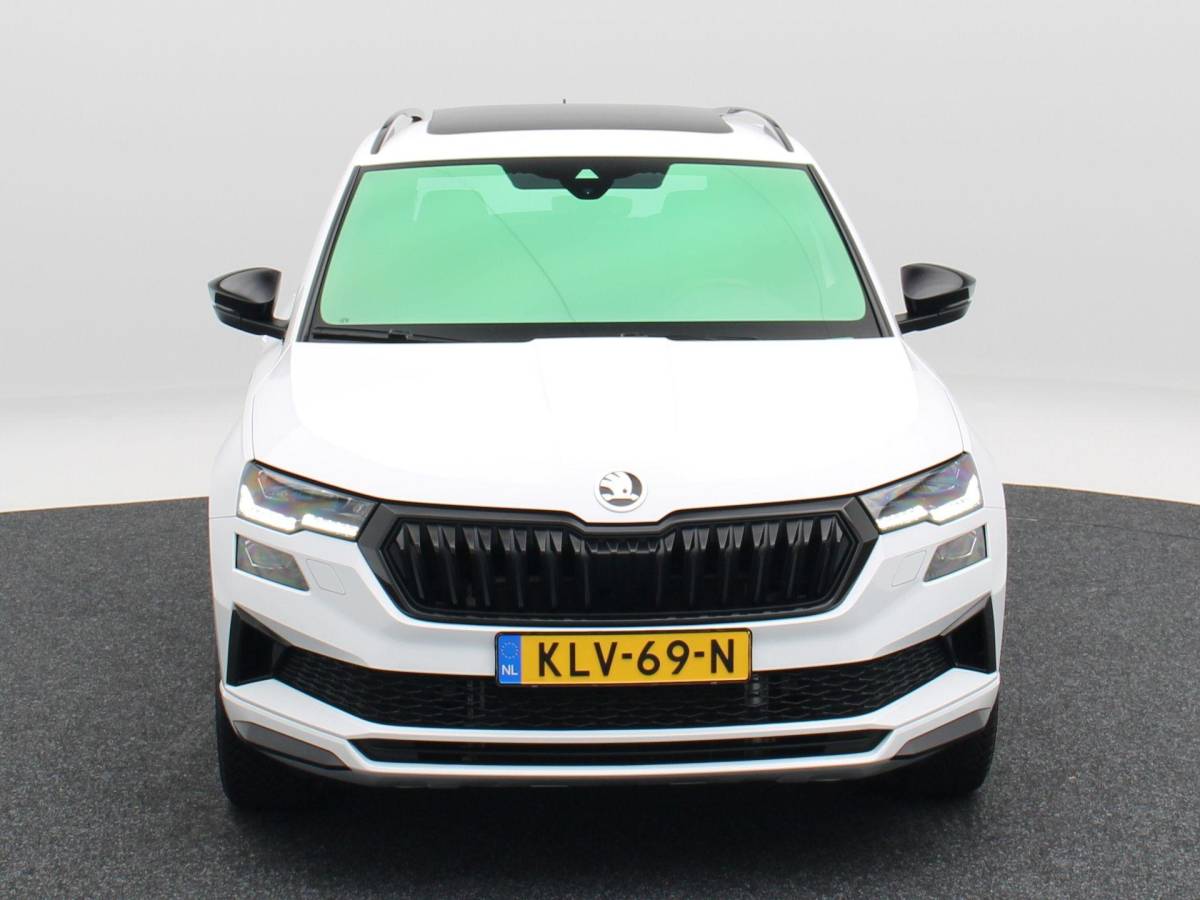 Škoda Karoq Skoda Karoq 1.5 TSi 150 Pk Automaat Sportline Business | Trekhaak | Stoel/Stuurverwarming | Panorama dak | Matrix LED | Camera | CarPlay | Parkeersensoren | 18 Inch | 50.137 Km !!