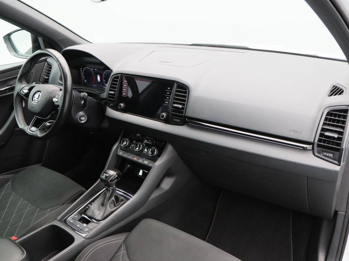 Škoda Karoq Skoda Karoq 1.5 TSi 150 Pk Automaat Sportline Business | Trekhaak | Stoel/Stuurverwarming | Panorama dak | Matrix LED | Camera | CarPlay | Parkeersensoren | 18 Inch | 50.137 Km !!