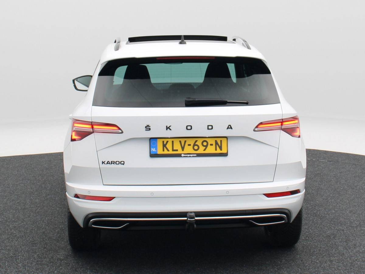 Škoda Karoq Skoda Karoq 1.5 TSi 150 Pk Automaat Sportline Business | Trekhaak | Stoel/Stuurverwarming | Panorama dak | Matrix LED | Camera | CarPlay | Parkeersensoren | 18 Inch | 50.137 Km !!