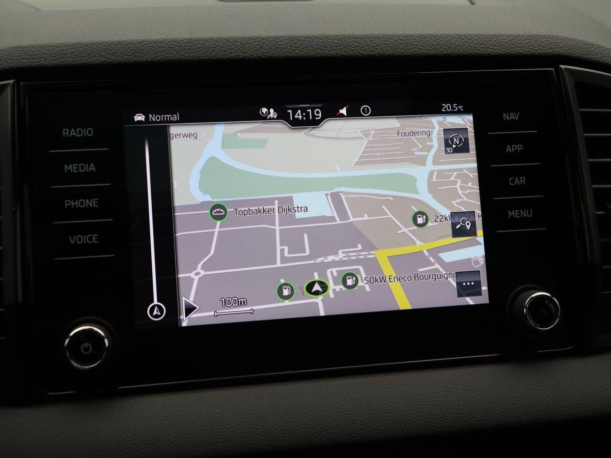 Škoda Karoq Skoda Karoq 1.5 TSi 150 Pk Automaat Sportline Business | Trekhaak | Stoel/Stuurverwarming | Panorama dak | Matrix LED | Camera | CarPlay | Parkeersensoren | 18 Inch | 50.137 Km !!