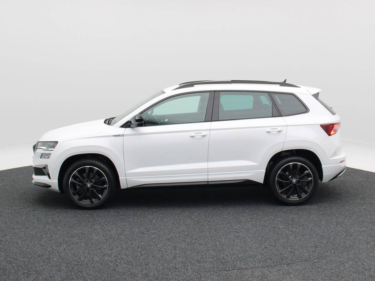 Škoda Karoq Skoda Karoq 1.5 TSi 150 Pk Automaat Sportline Business | Trekhaak | Stoel/Stuurverwarming | Panorama dak | Matrix LED | Camera | CarPlay | Parkeersensoren | 18 Inch | 50.137 Km !!