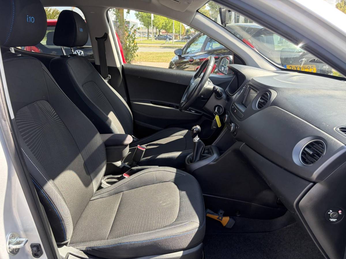 Hyundai i10 Hyundai i10 1.0i i-Motion Go! 2016 ✓Navi✓Clima✓Cruise✓Recent beurt gehad✓2eEigenaar✓5 Deurs✓N.A.P✓Weinig km✓Zeer Zuinig✓Apk tot 03-2027