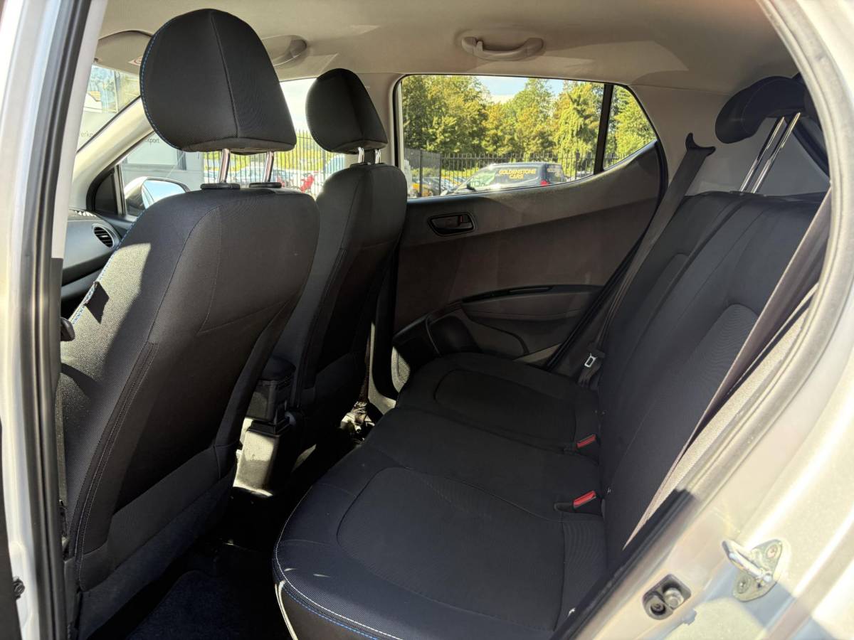 Hyundai i10 Hyundai i10 1.0i i-Motion Go! 2016 ✓Navi✓Clima✓Cruise✓Recent beurt gehad✓2eEigenaar✓5 Deurs✓N.A.P✓Weinig km✓Zeer Zuinig✓Apk tot 03-2027