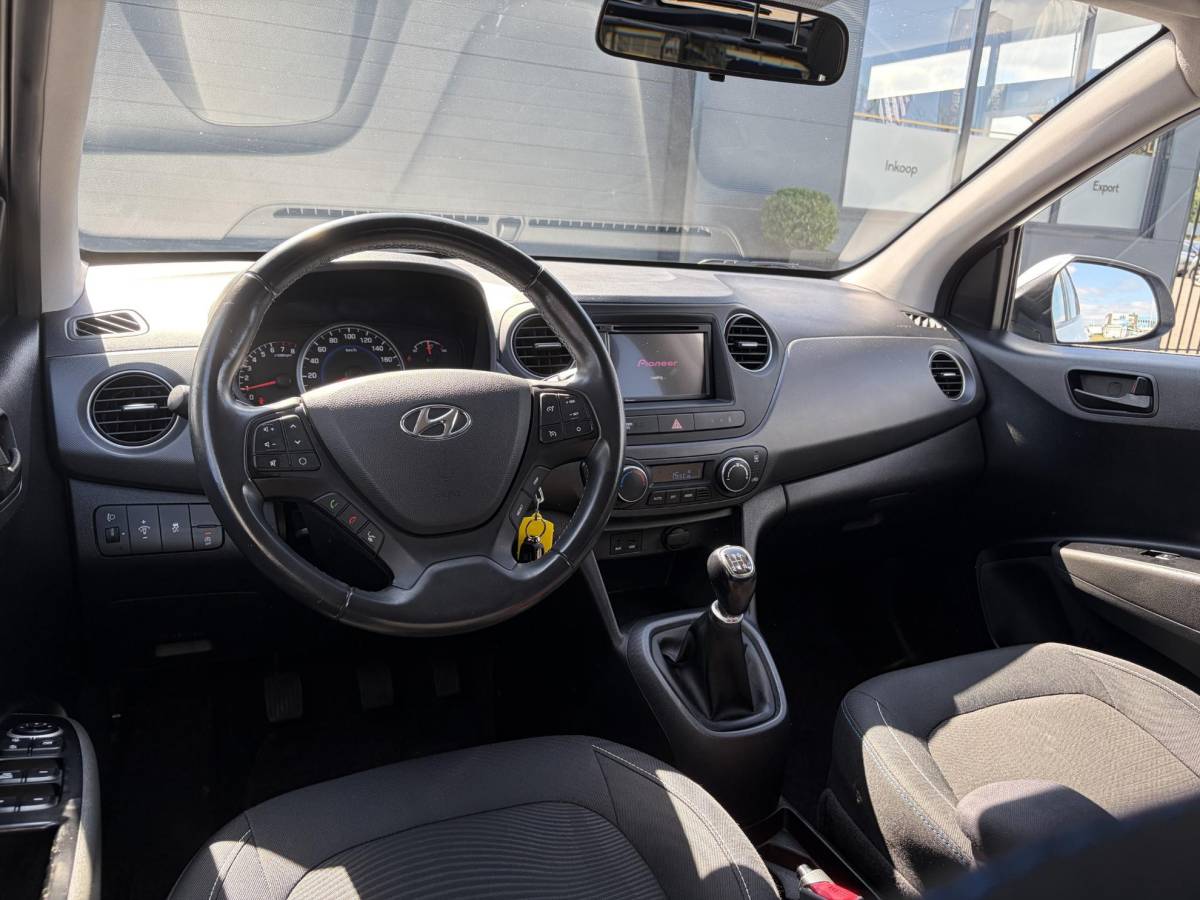 Hyundai i10 Hyundai i10 1.0i i-Motion Go! 2016 ✓Navi✓Clima✓Cruise✓Recent beurt gehad✓2eEigenaar✓5 Deurs✓N.A.P✓Weinig km✓Zeer Zuinig✓Apk tot 03-2027