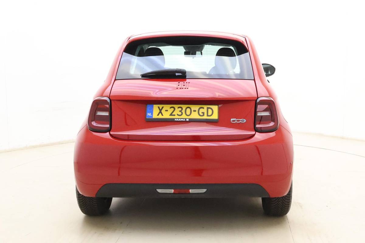 Fiat 500 Fiat 500 RED 24 kWh | Navigatie | Climate control | Weinig kilometers | Keyless start | Cruise control | 100%  Elektrisch
