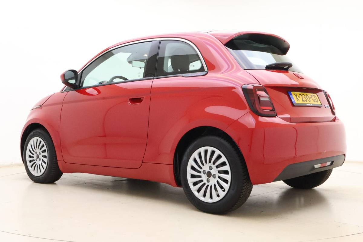 Fiat 500 Fiat 500 RED 24 kWh | Navigatie | Climate control | Weinig kilometers | Keyless start | Cruise control | 100%  Elektrisch