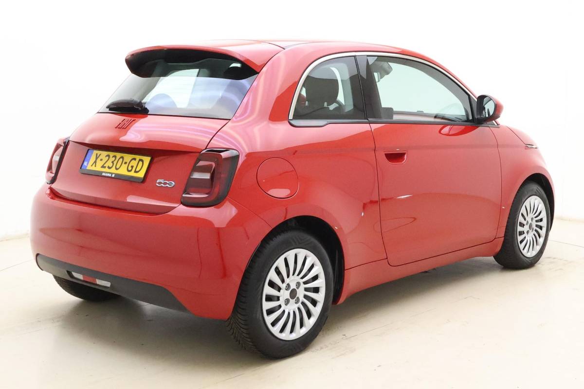 Fiat 500 Fiat 500 RED 24 kWh | Navigatie | Climate control | Weinig kilometers | Keyless start | Cruise control | 100%  Elektrisch