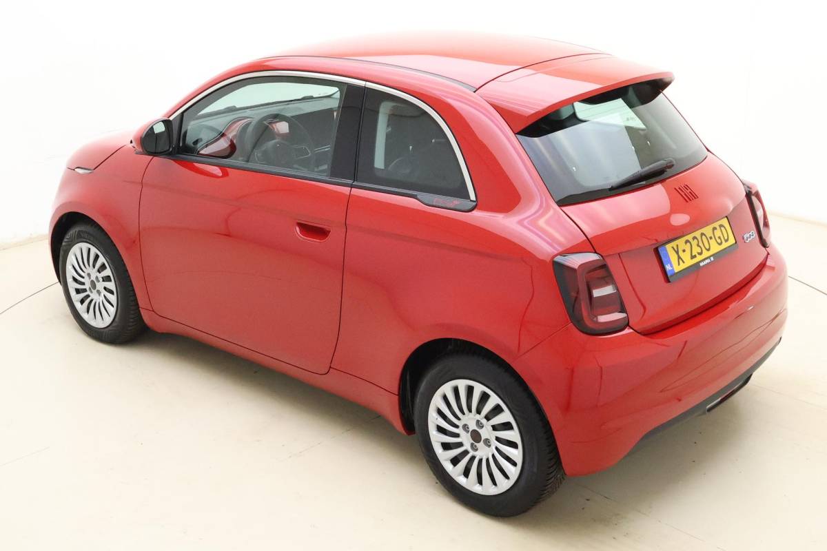 Fiat 500 Fiat 500 RED 24 kWh | Navigatie | Climate control | Weinig kilometers | Keyless start | Cruise control | 100%  Elektrisch
