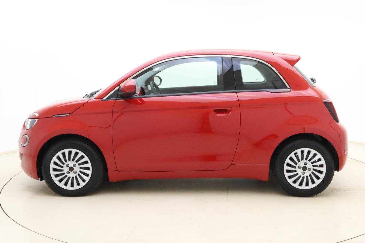 Fiat 500 Fiat 500 RED 24 kWh | Navigatie | Climate control | Weinig kilometers | Keyless start | Cruise control | 100%  Elektrisch