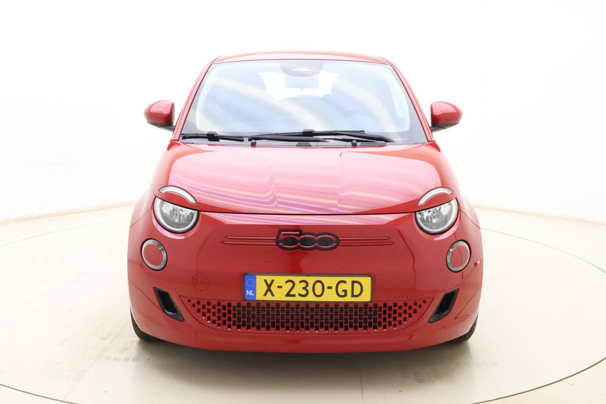 Fiat 500 Fiat 500 RED 24 kWh | Navigatie | Climate control | Weinig kilometers | Keyless start | Cruise control | 100%  Elektrisch