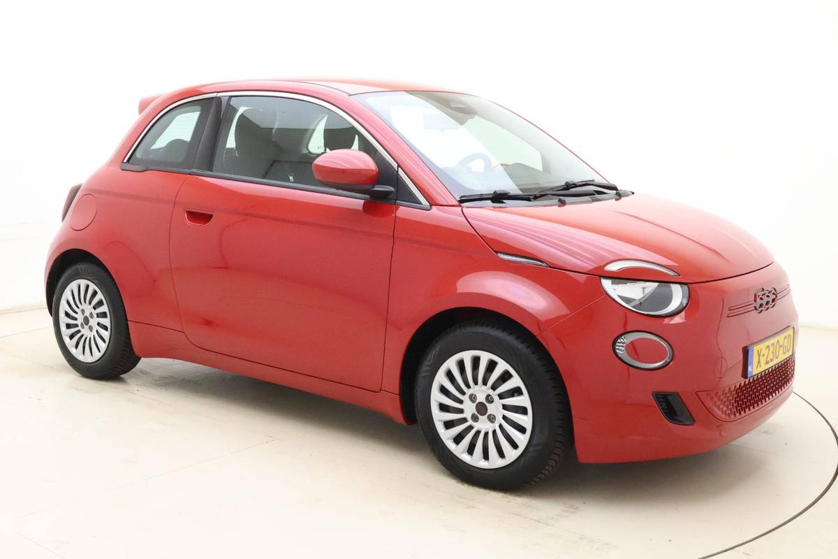 Fiat 500 Fiat 500 RED 24 kWh | Navigatie | Climate control | Weinig kilometers | Keyless start | Cruise control | 100%  Elektrisch