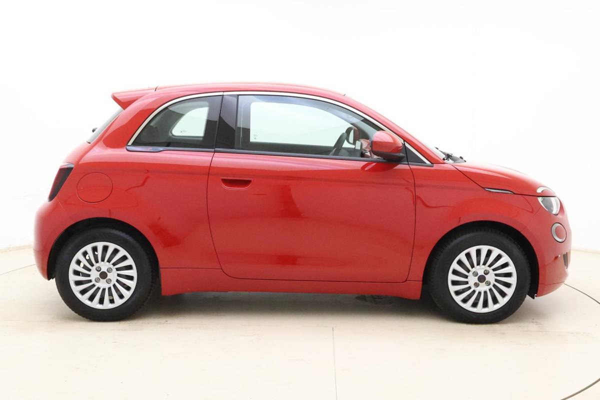 Fiat 500 Fiat 500 RED 24 kWh | Navigatie | Climate control | Weinig kilometers | Keyless start | Cruise control | 100%  Elektrisch