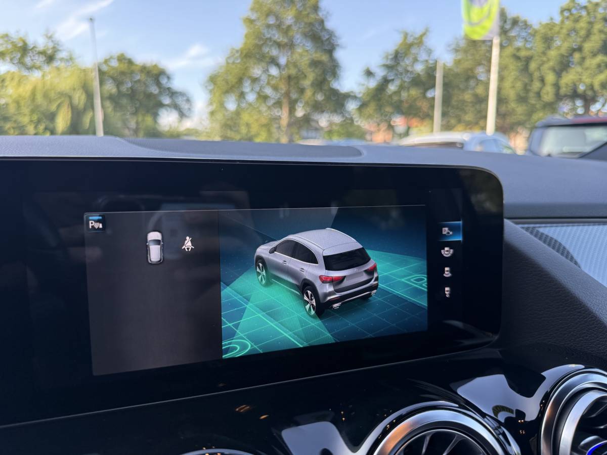 Mercedes-Benz GLA Mercedes-Benz GLA-klasse 250 e Business Solution AMG Limited | AUTOMAAT | TREKHAAK | CAMERA | SFEERVERL. | NAVI | CRUISE |