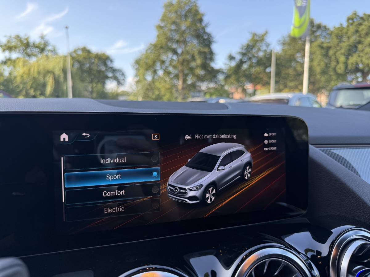 Mercedes-Benz GLA Mercedes-Benz GLA-klasse 250 e Business Solution AMG Limited | AUTOMAAT | TREKHAAK | CAMERA | SFEERVERL. | NAVI | CRUISE |