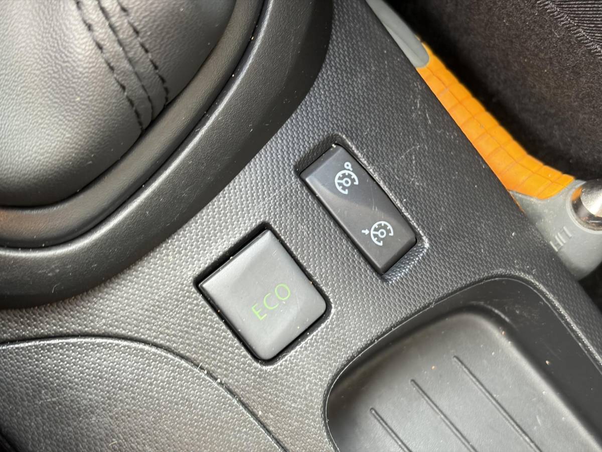 Renault Captur Renault Captur 0.9 TCe Expression ✓1e Eigenaar✓Recent beurt gehad✓Dealer Onderhouden✓Navi✓Keyless✓Lm velgen✓Airco✓Cruise✓Pdc✓N.A.P✓Apk tot 08-2027