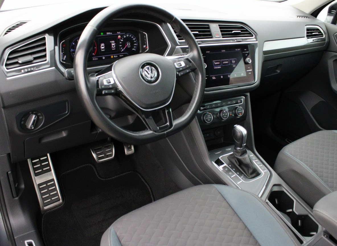 Volkswagen Tiguan Volkswagen TIGUAN 1.5 TSI ACT IQ I VIRTUAL I CARPPLAY I PANO I ACC I DSG I LED I LED I