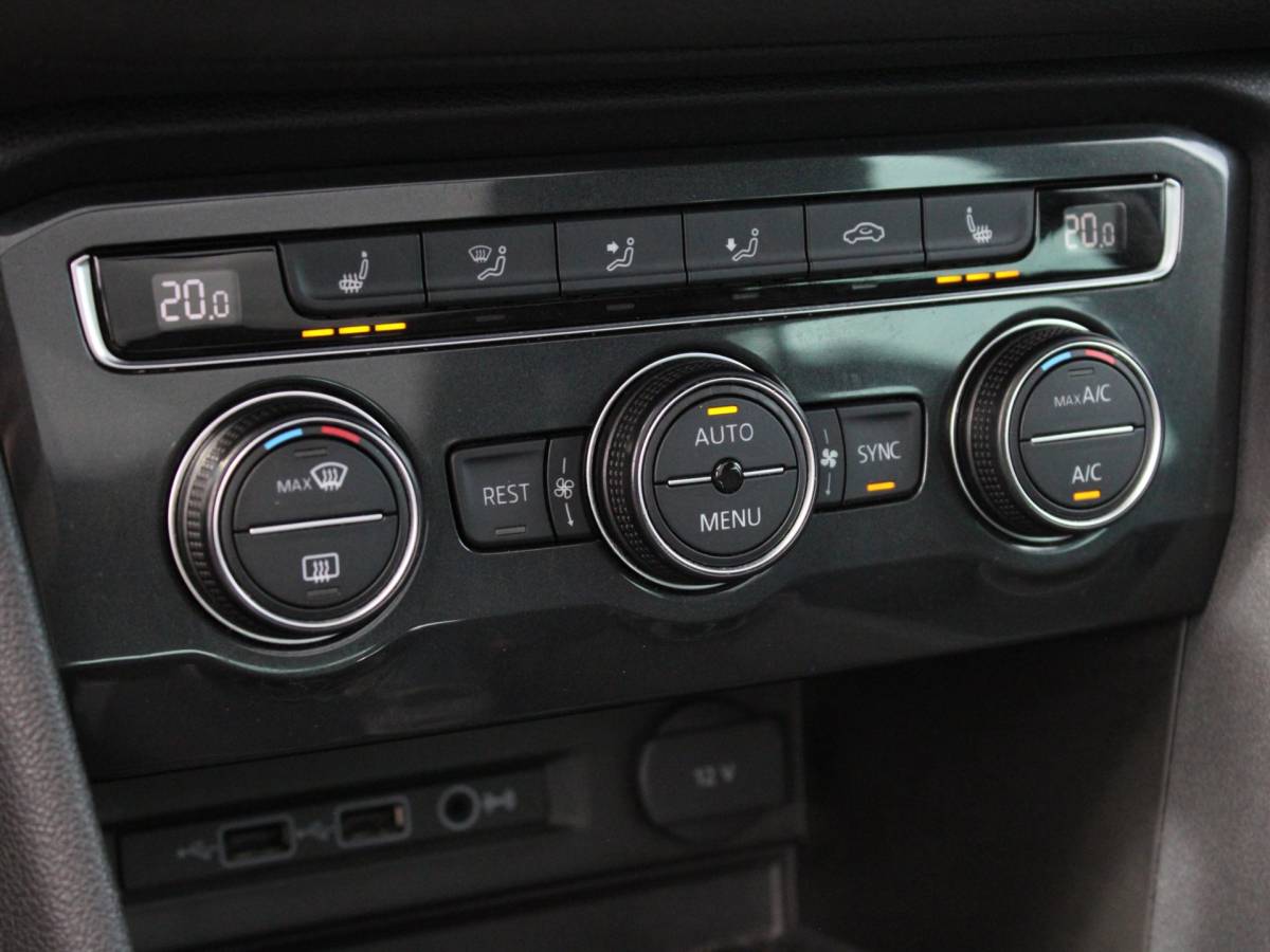 Volkswagen Tiguan Volkswagen TIGUAN 1.5 TSI ACT IQ I VIRTUAL I CARPPLAY I PANO I ACC I DSG I LED I LED I