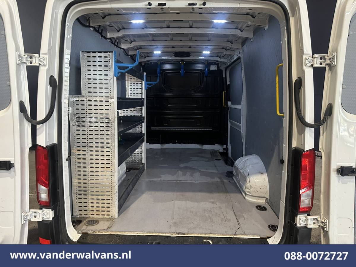 Volkswagen Crafter Volkswagen Crafter 2.0 TDI 141pk L3H2 L2H1 Euro6 Airco | Camera | Apple Carplay | Android Auto Parkeersensoren, Bijrijdersbank, 3000kg trekvermogen