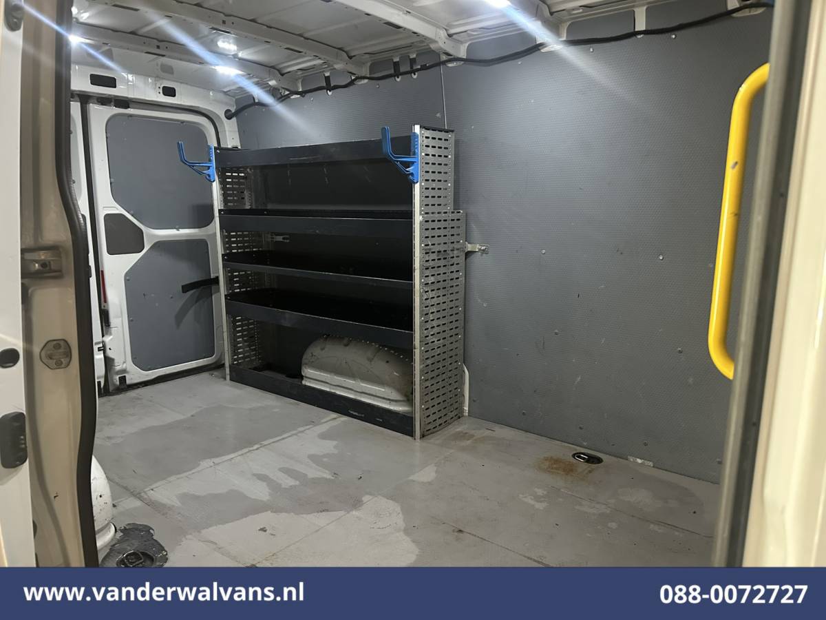 Volkswagen Crafter Volkswagen Crafter 2.0 TDI 141pk L3H2 L2H1 Euro6 Airco | Camera | Apple Carplay | Android Auto Parkeersensoren, Bijrijdersbank, 3000kg trekvermogen