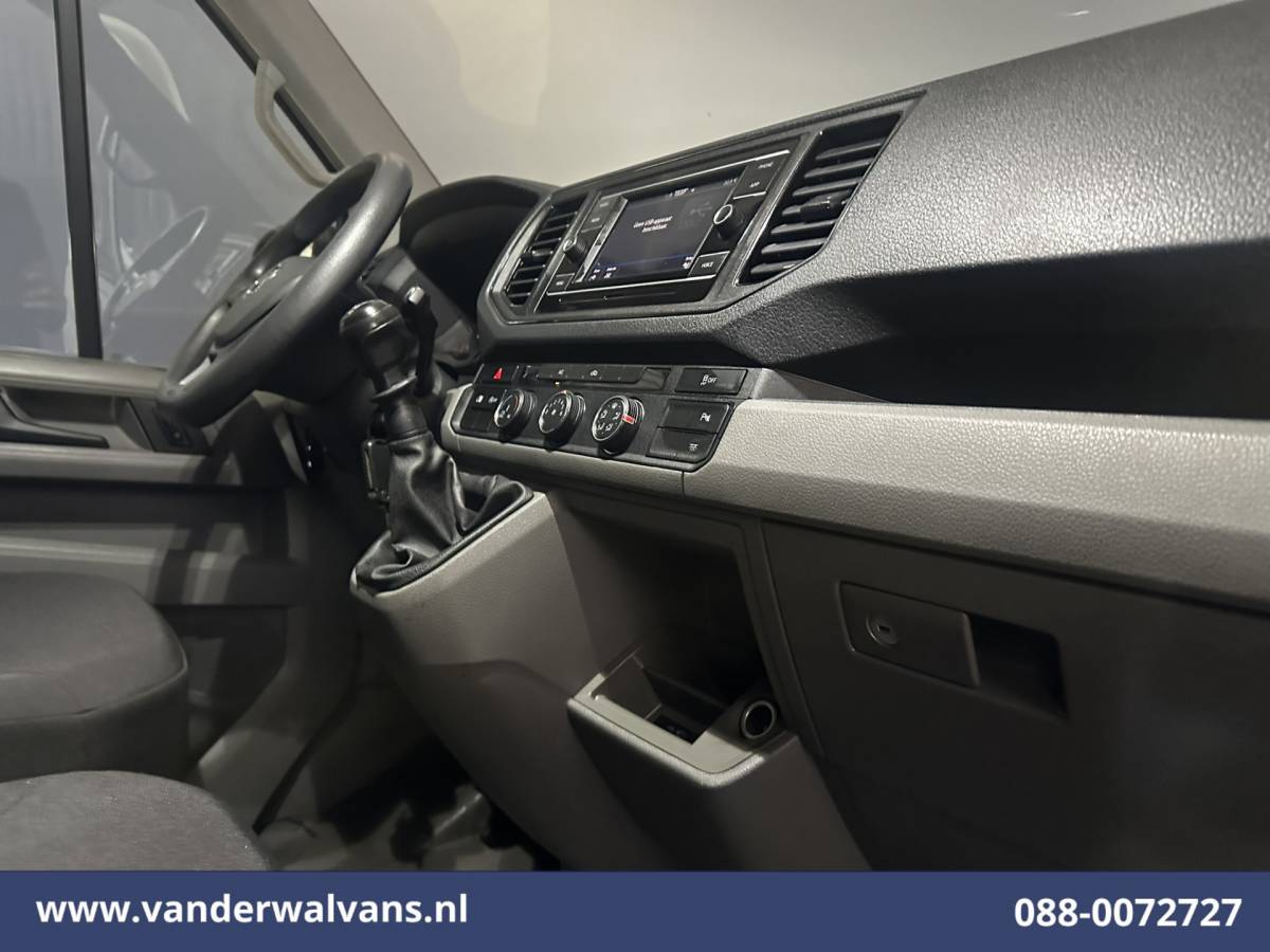 Volkswagen Crafter Volkswagen Crafter 2.0 TDI 141pk L3H2 L2H1 Euro6 Airco | Camera | Apple Carplay | Android Auto Parkeersensoren, Bijrijdersbank, 3000kg trekvermogen