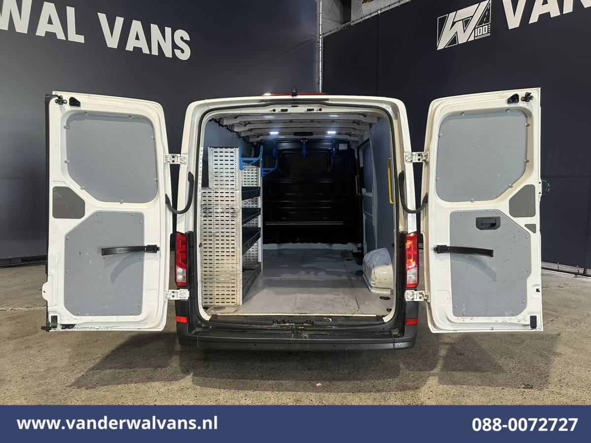 Volkswagen Crafter Volkswagen Crafter 2.0 TDI 141pk L3H2 L2H1 Euro6 Airco | Camera | Apple Carplay | Android Auto Parkeersensoren, Bijrijdersbank, 3000kg trekvermogen