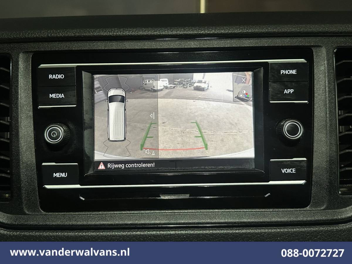 Volkswagen Crafter Volkswagen Crafter 2.0 TDI 141pk L3H2 L2H1 Euro6 Airco | Camera | Apple Carplay | Android Auto Parkeersensoren, Bijrijdersbank, 3000kg trekvermogen