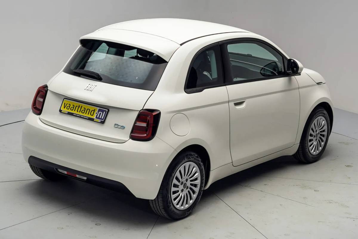Fiat 500e Fiat 500e Action 24 kWh Aut.[ Airco Apple / Android Lane assist Led Cruise Multimedia ]