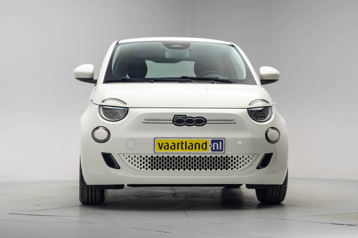 Fiat 500e Fiat 500e Action 24 kWh Aut.[ Airco Apple / Android Lane assist Led Cruise Multimedia ]