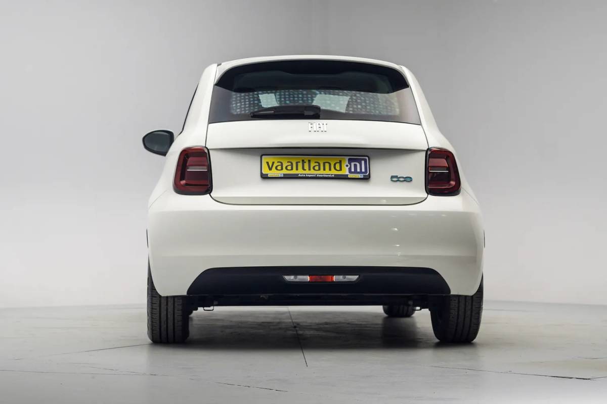 Fiat 500e Fiat 500e Action 24 kWh Aut.[ Airco Apple / Android Lane assist Led Cruise Multimedia ]